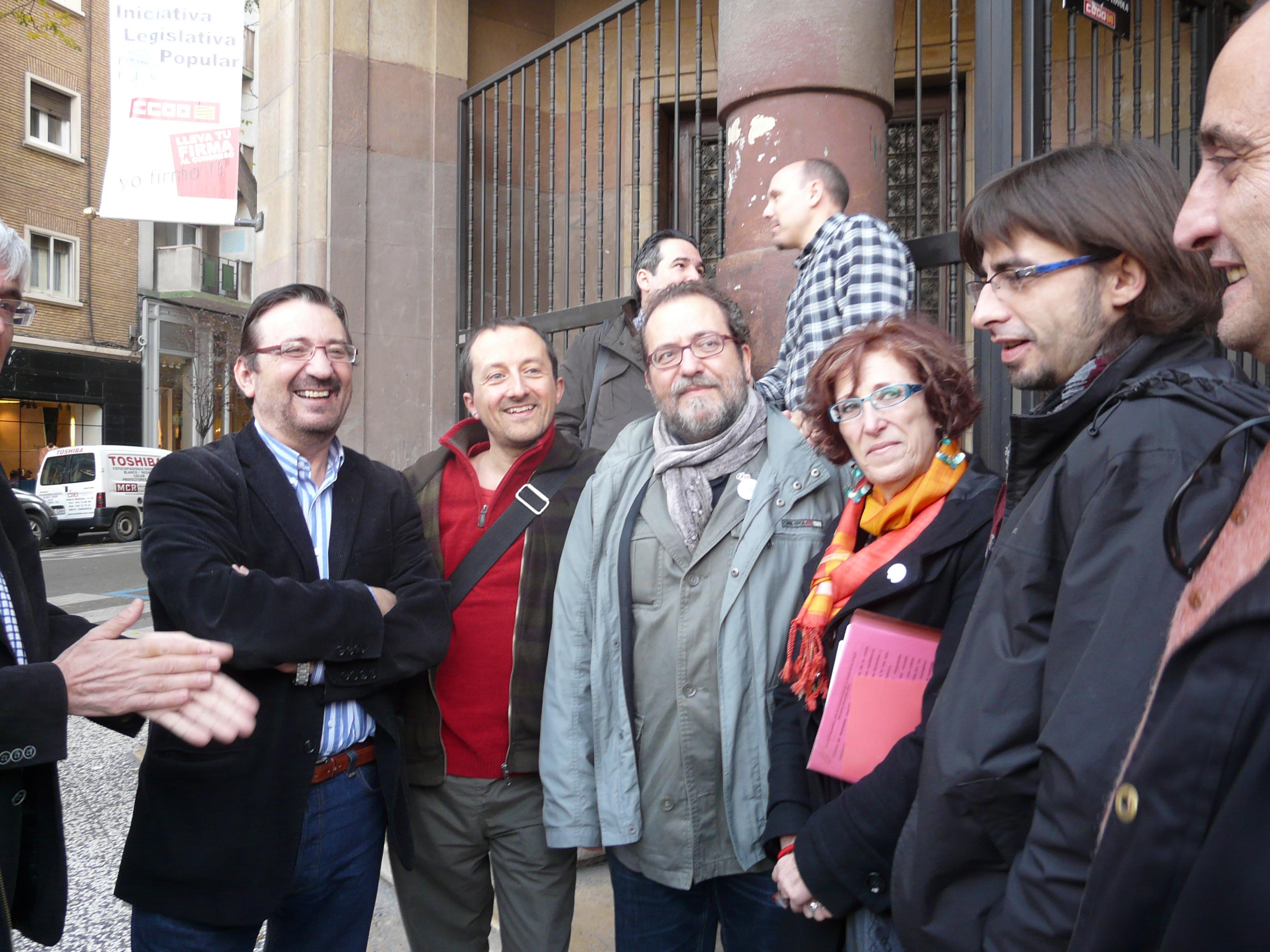 Reunión con CCOO y UGT para presentar las propuestas electorales para crear empleo en AragónReunión con CCOO y UGT para presentar las propuestas electorales para crear empleo en AragónReunión con CCOO y UGT para presentar las propuestas electorales para crear empleo en Aragón