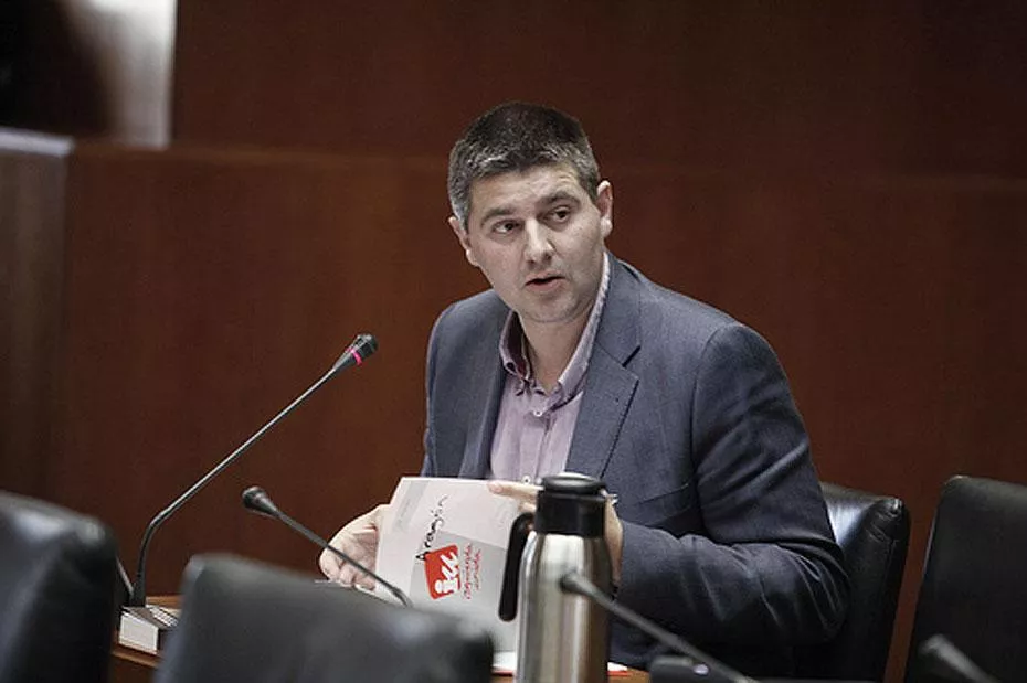 Lamentamos profundamente la pérdida de tiempo del PP-PAR para poner en marcha la Comisión de Estudio del Lindano, que ha provocado su cierre sin haber comenzado