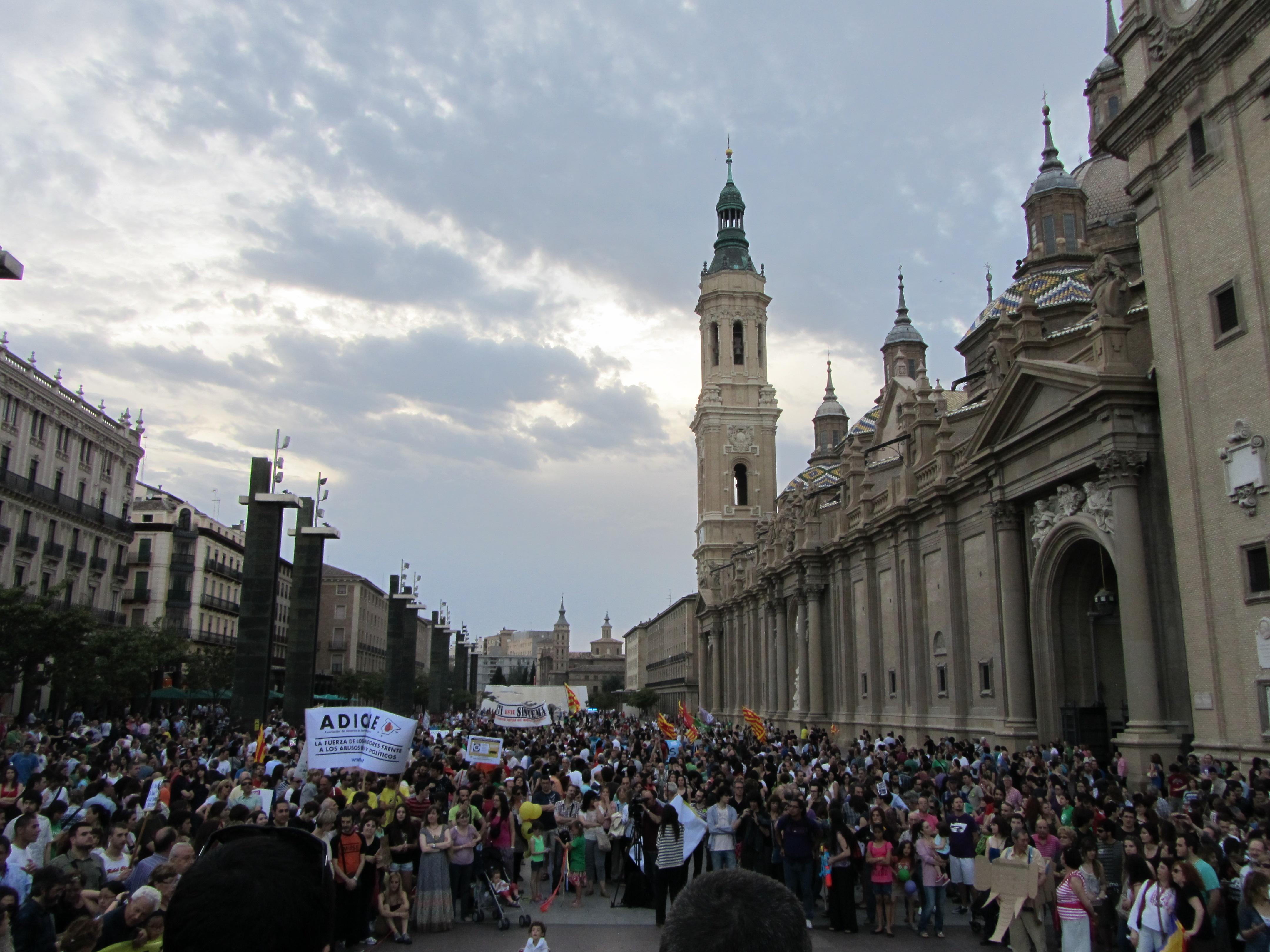 Condenamos el desalojo de la plaza del Pilar