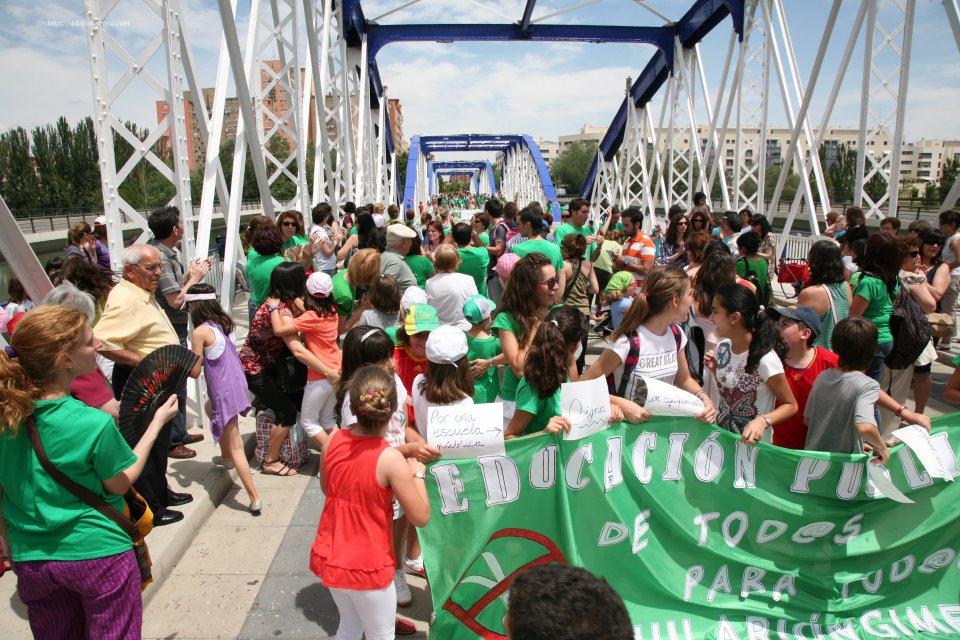 Apoyamos los encierros organizados en Aragón en defensa de la Educación Pública