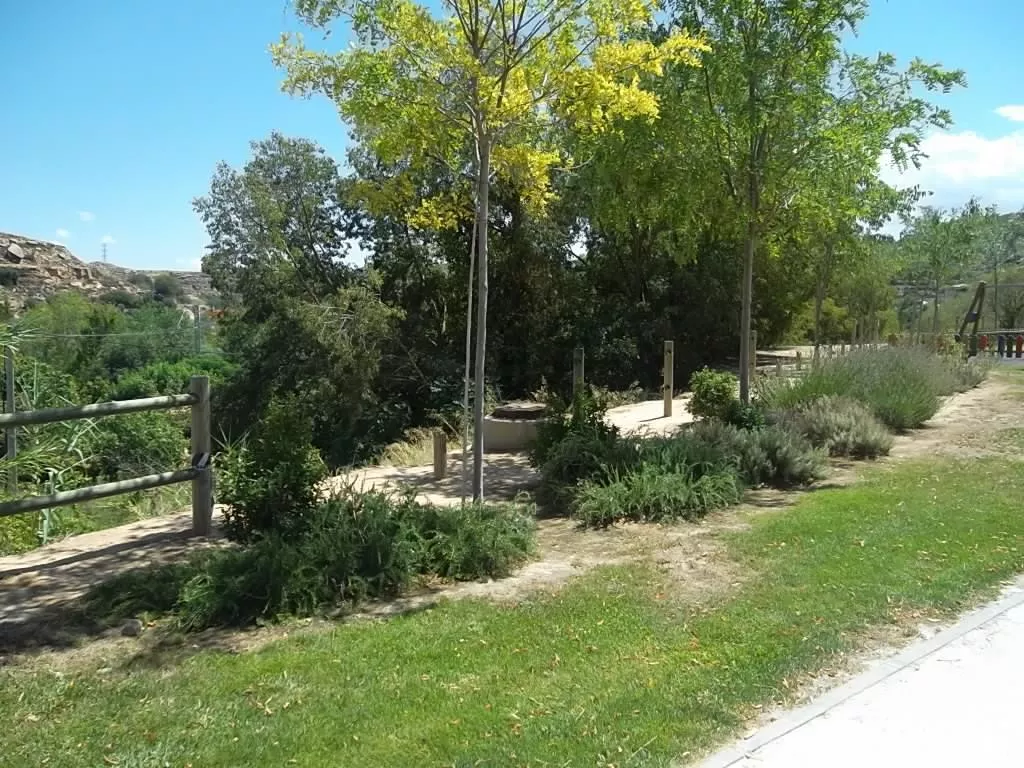 IU Alcañiz denuncia el deterioro de los parques infantiles