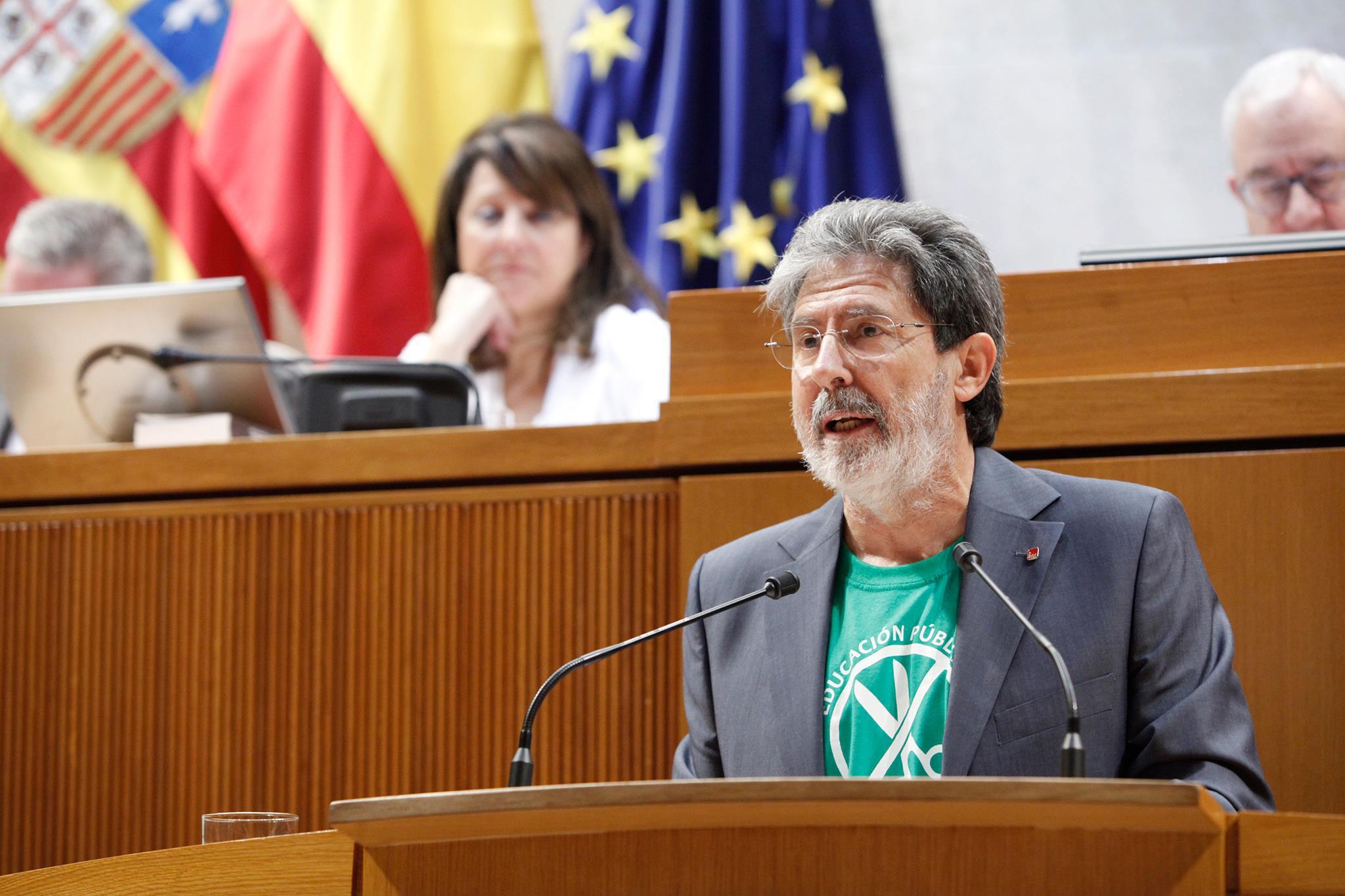 El problema de las familias sin plaza en el CEIP Tenerías llega a las Cortes de Aragón