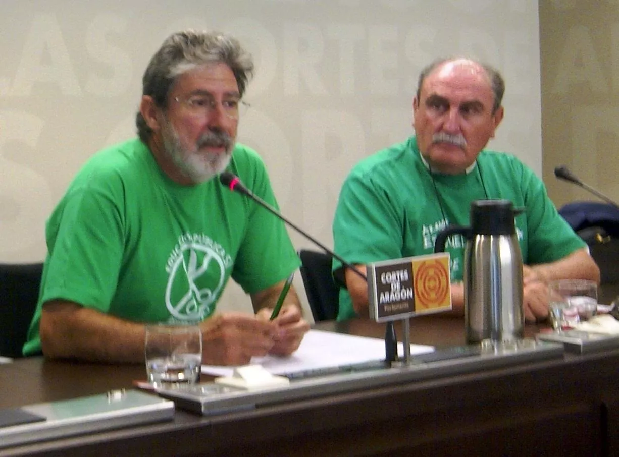 Exigimos al Gobierno la anulación del incremento del IVA para el material escolar y que su gasto y el de los libros de texto puedan ser desgravados por las familias