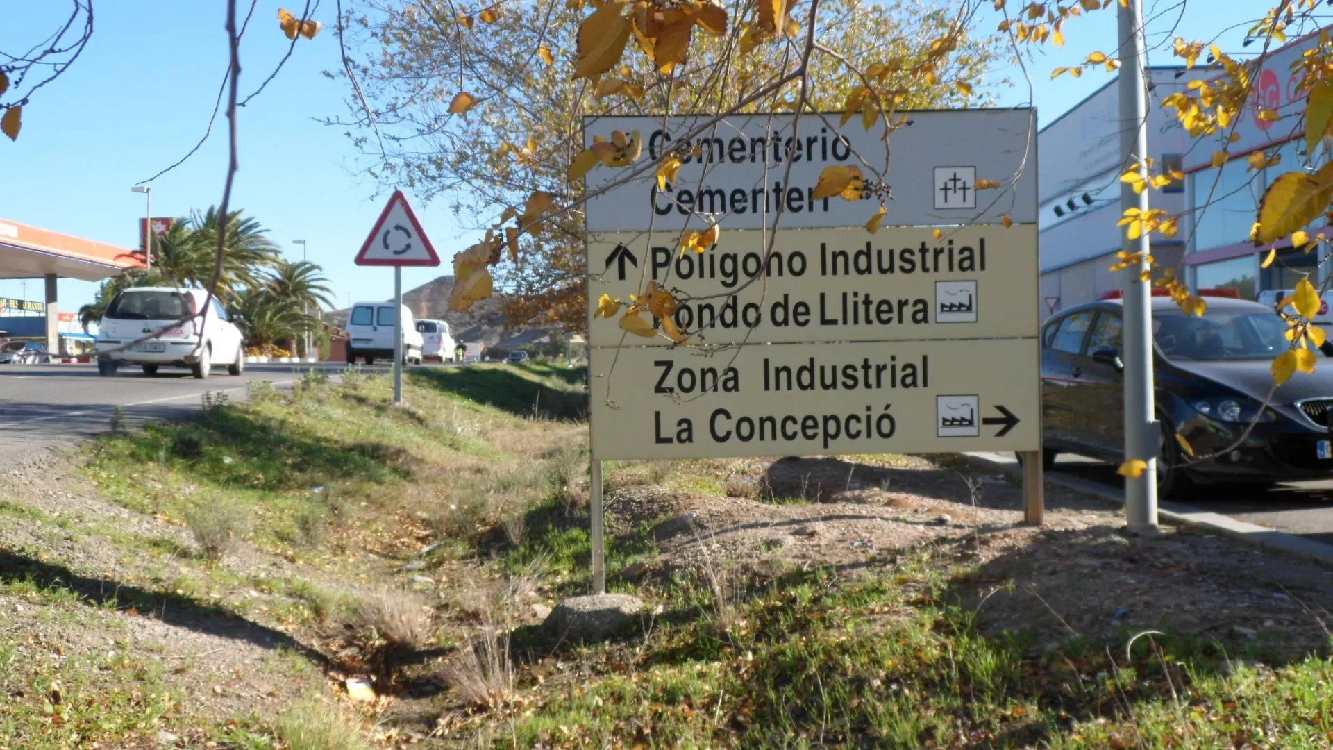 IU solicita al ayuntamiento de fraga la mejora de varios indicadores de señalización vertical situados en la N-II