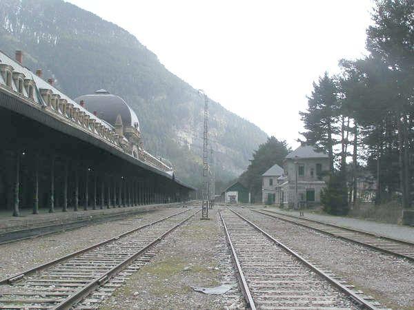 Denunciamos la reiterada falta de inversiones en el trayecto de la línea férrea Huesca-Canfranc