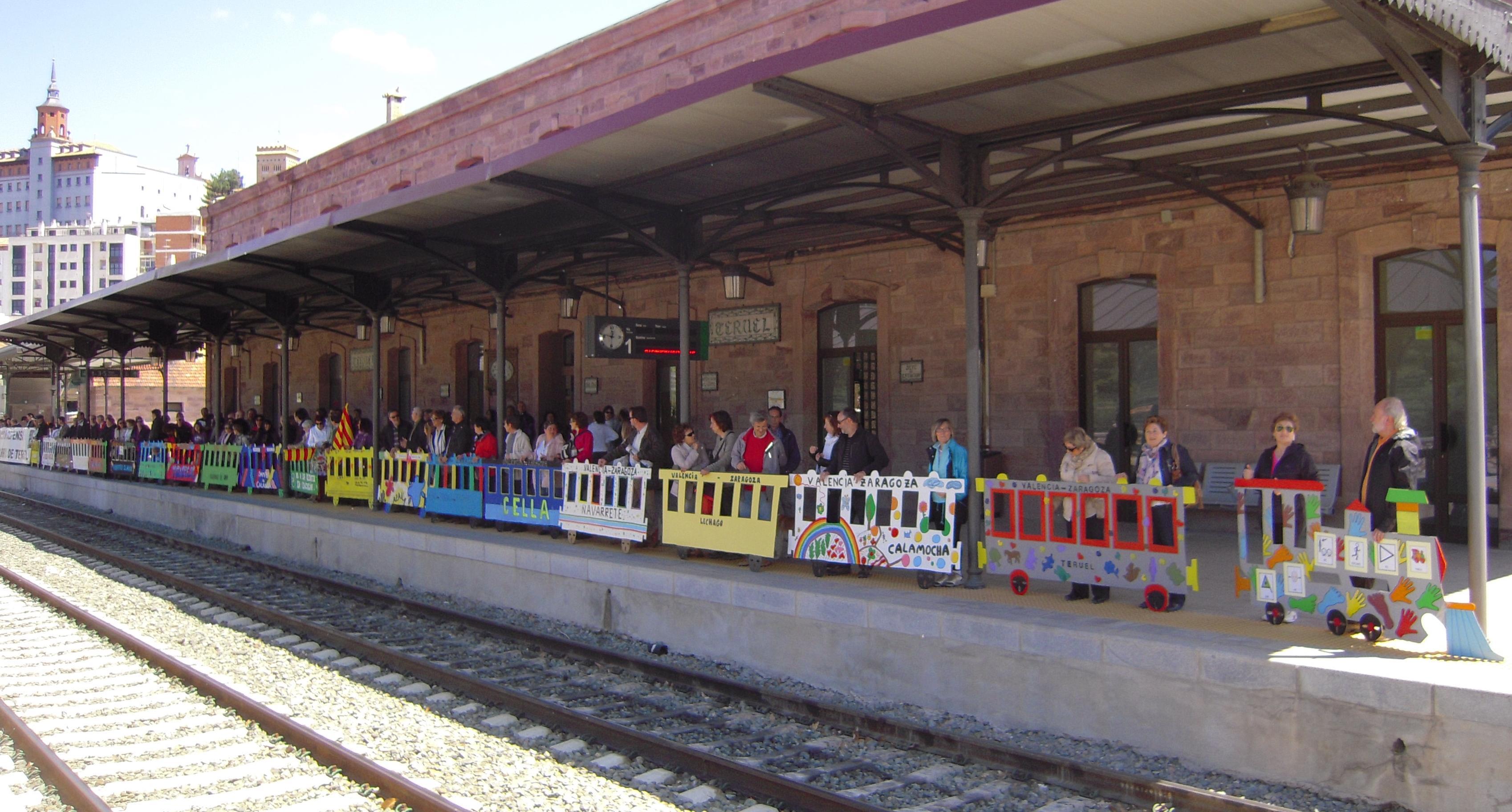 La XII Asamblea de IU Aragón respalda las movilizaciones en defensa del ferrocarril por Teruel