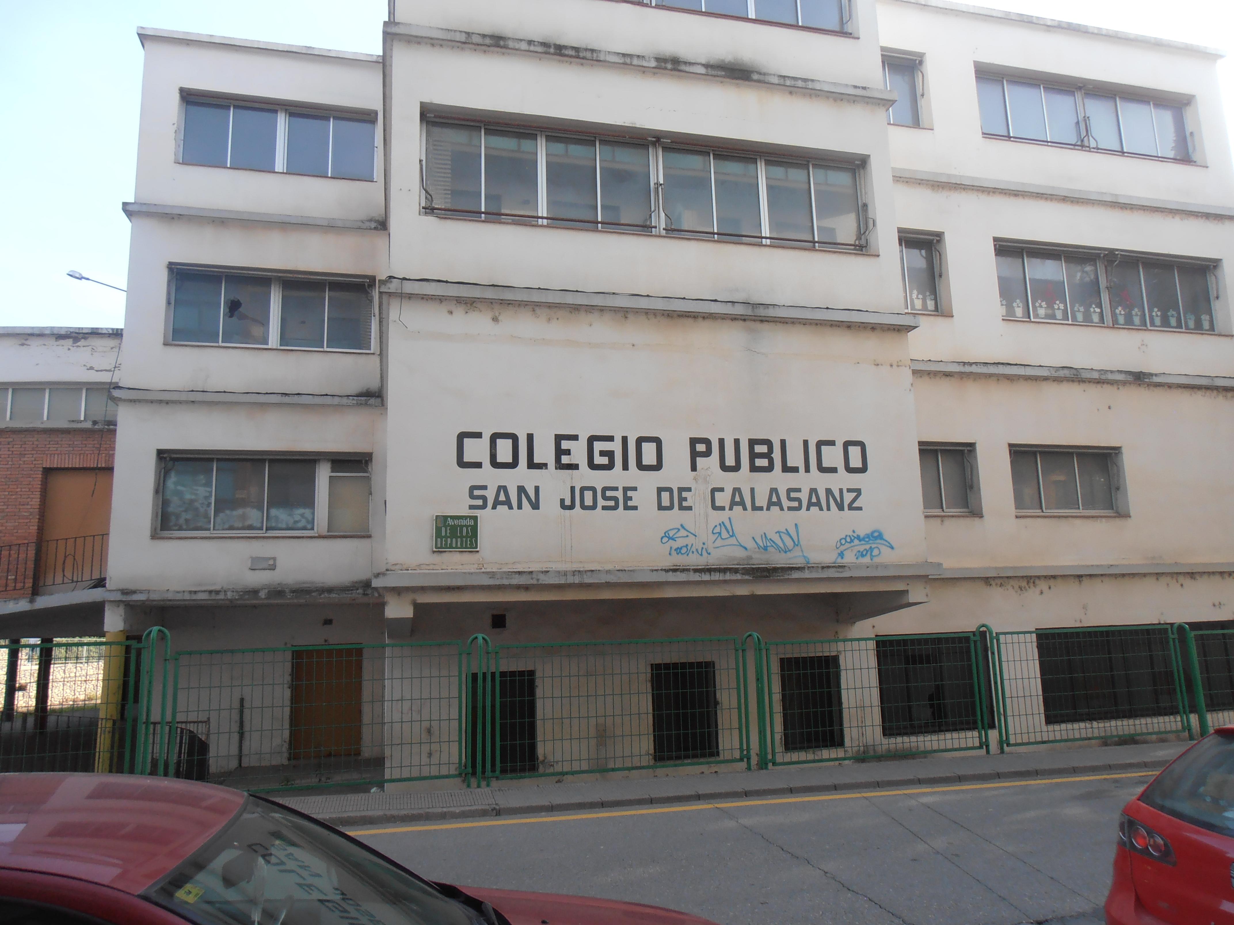Instamos al Ayuntamiento de Fraga a solucionar la situación de abandono del antiguo edificio del colegio San José de Calasanz