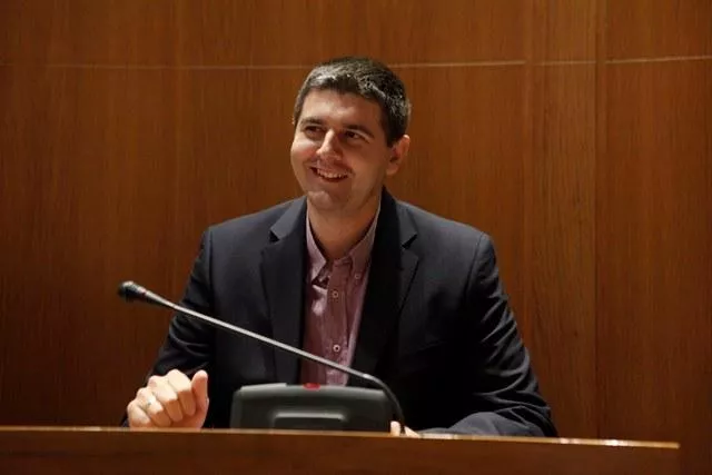 Proponemos la prohibición del paso de vehículos pesados de cuatro ejes o más por la N-II entre Fraga y Alfajarín y la N-232 entre Tudela y Alagón