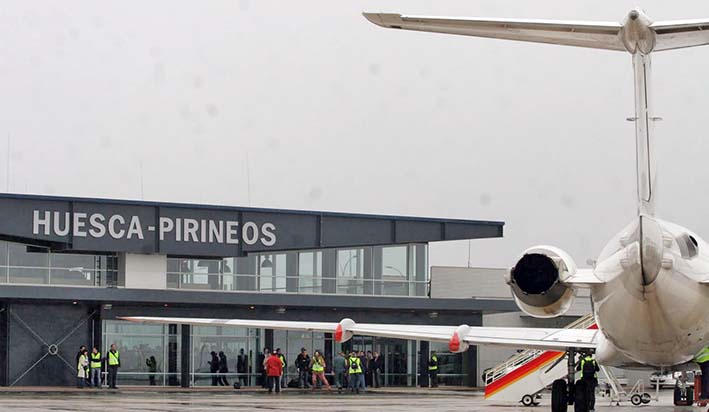 Pedimos investigar por qué no se hizo compatible el vuelo sin motor en el aeropuerto Huesca-Pirineos