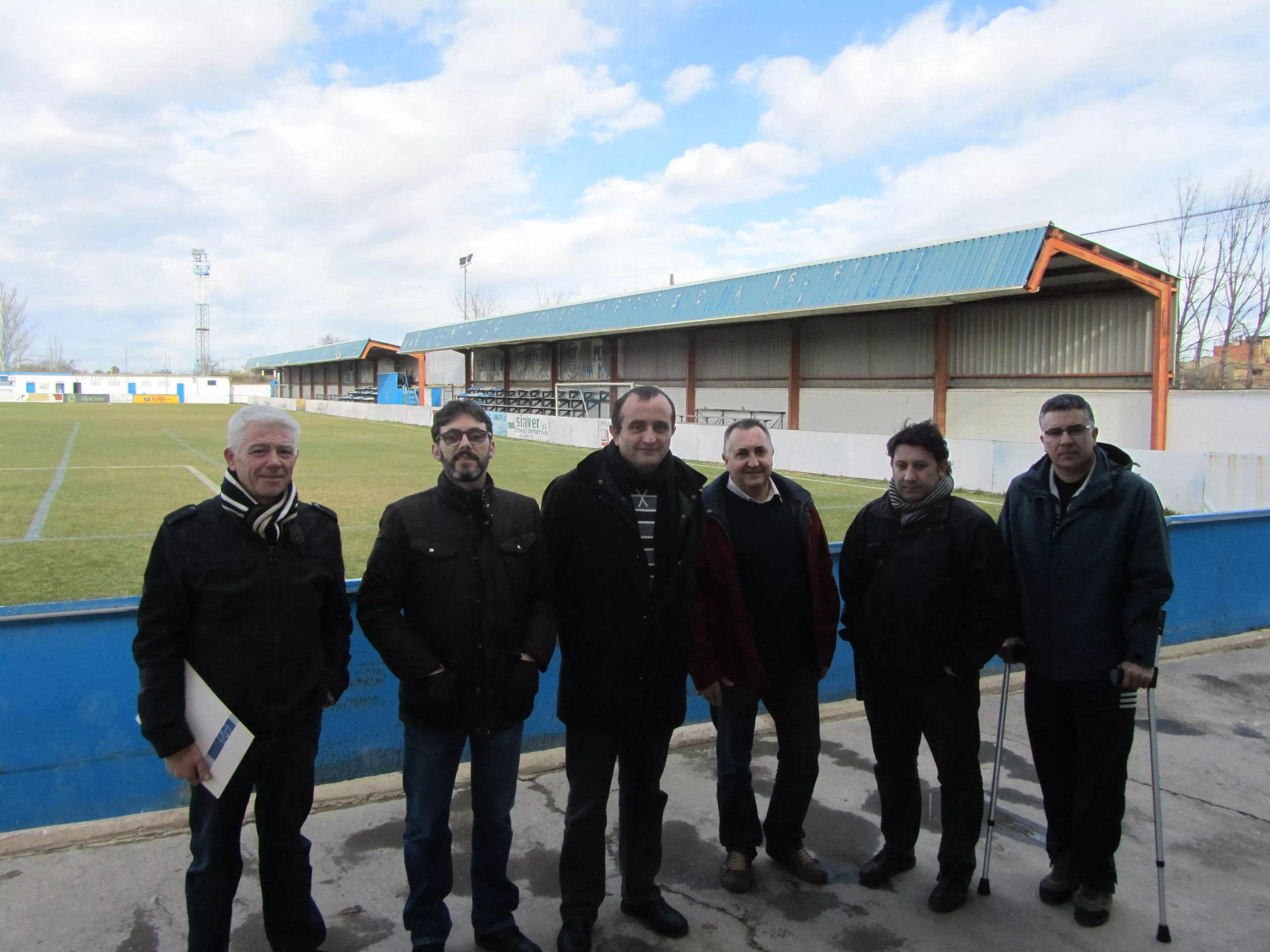Nos reunimos con la directiva de la UD Casetas para comprobar el estado del campo de fútbol municipal
