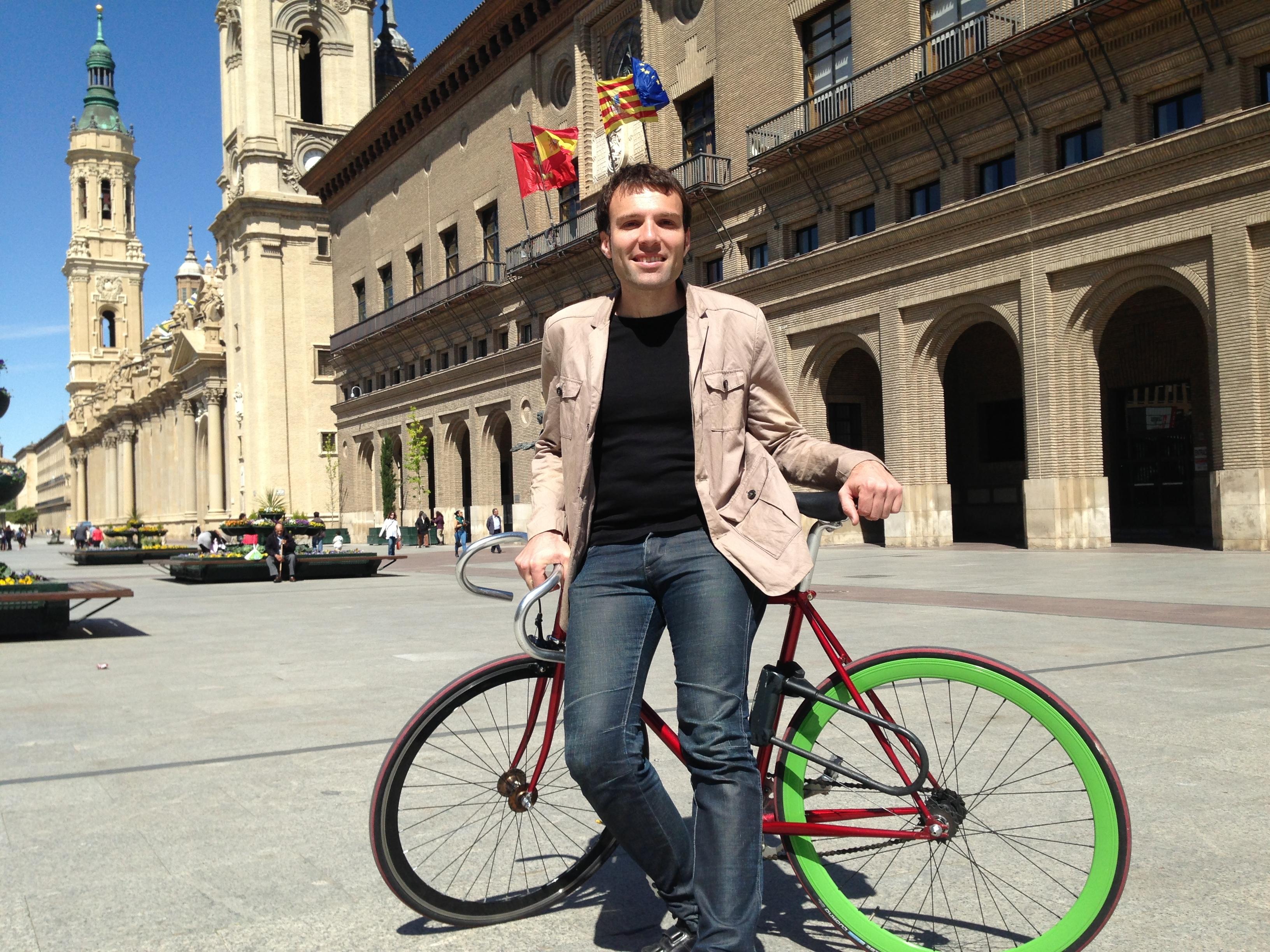 El Observatorio de la Bicicleta propone la creación de unidades ciclistas de Policía Local para controlar el atosigamiento en calzada a las bicicletas