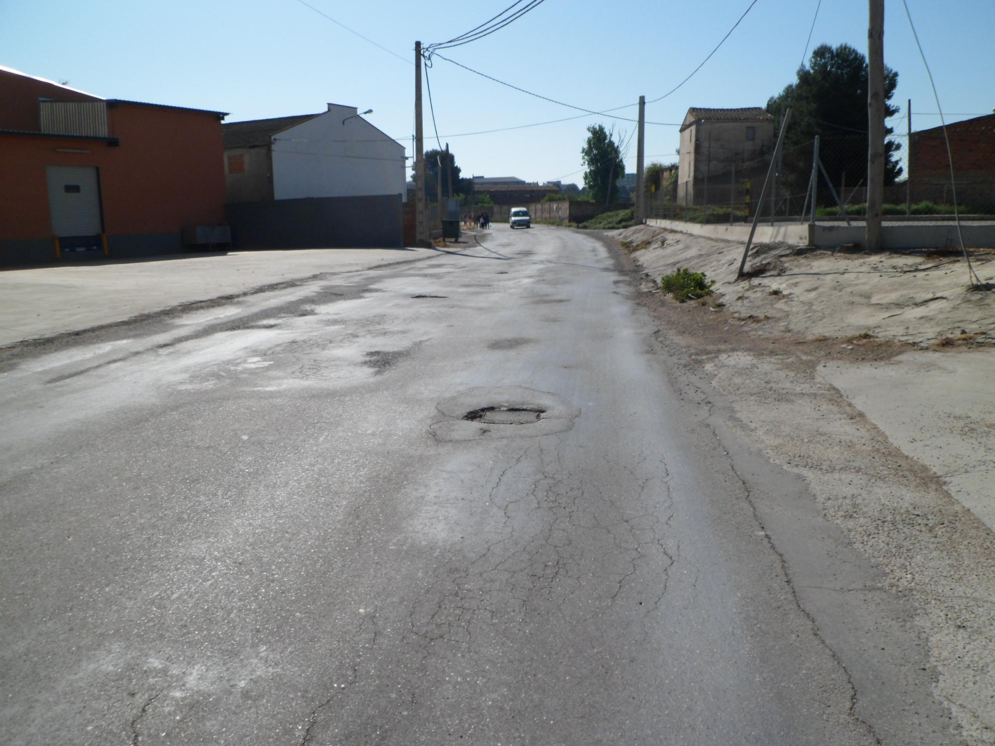 Registramos en el Ayuntamiento de Fraga firmas de vecinos y vecinas que piden mejoras en Camino Giraba