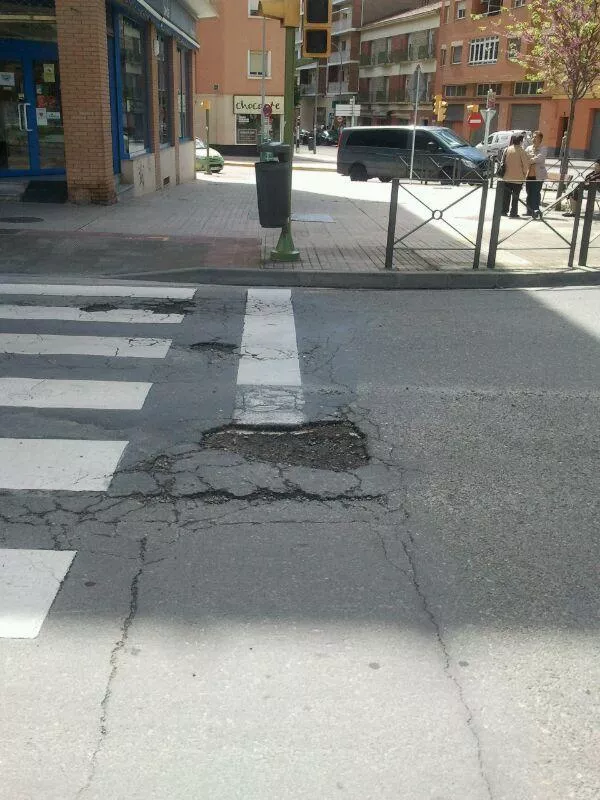 IU Huesca denuncia el estado de la calle Obispo Pintado y reclama el mantenimiento regular de las calles de la ciudad