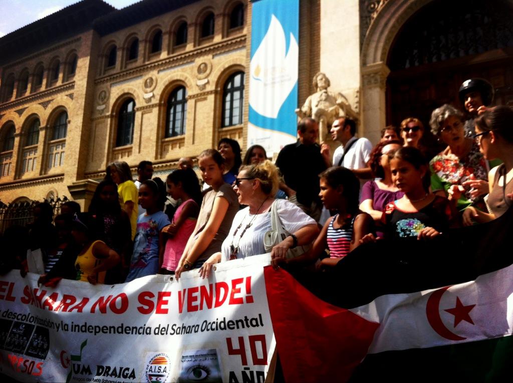 Participamos en la concentración de apoyo al Pueblo Saharaui protagonizada por los niños y niñas del programa “Vacaciones en Paz”