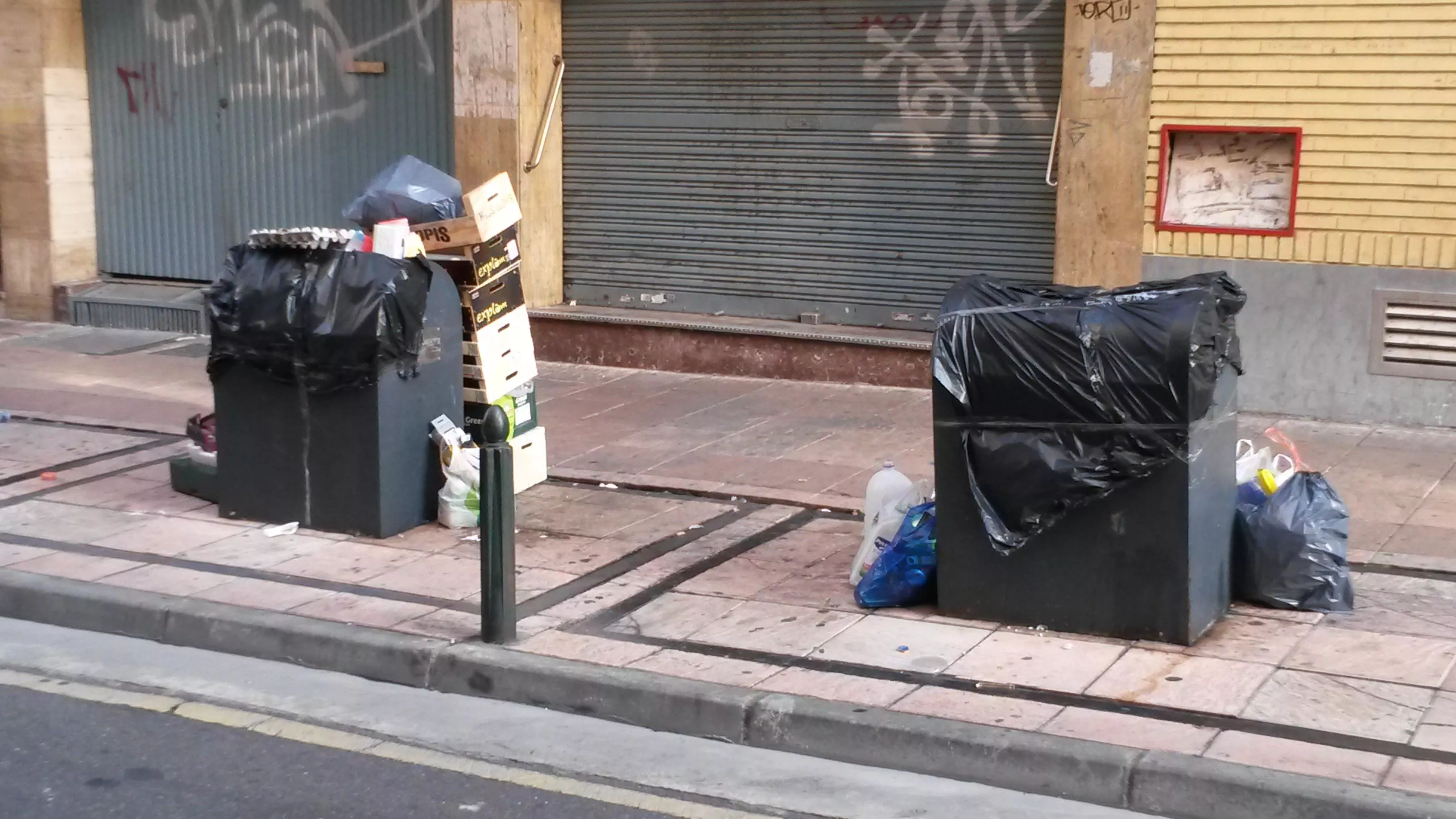 Denunciamos el mal funcionamiento de los contenedores soterrados en el Casco
