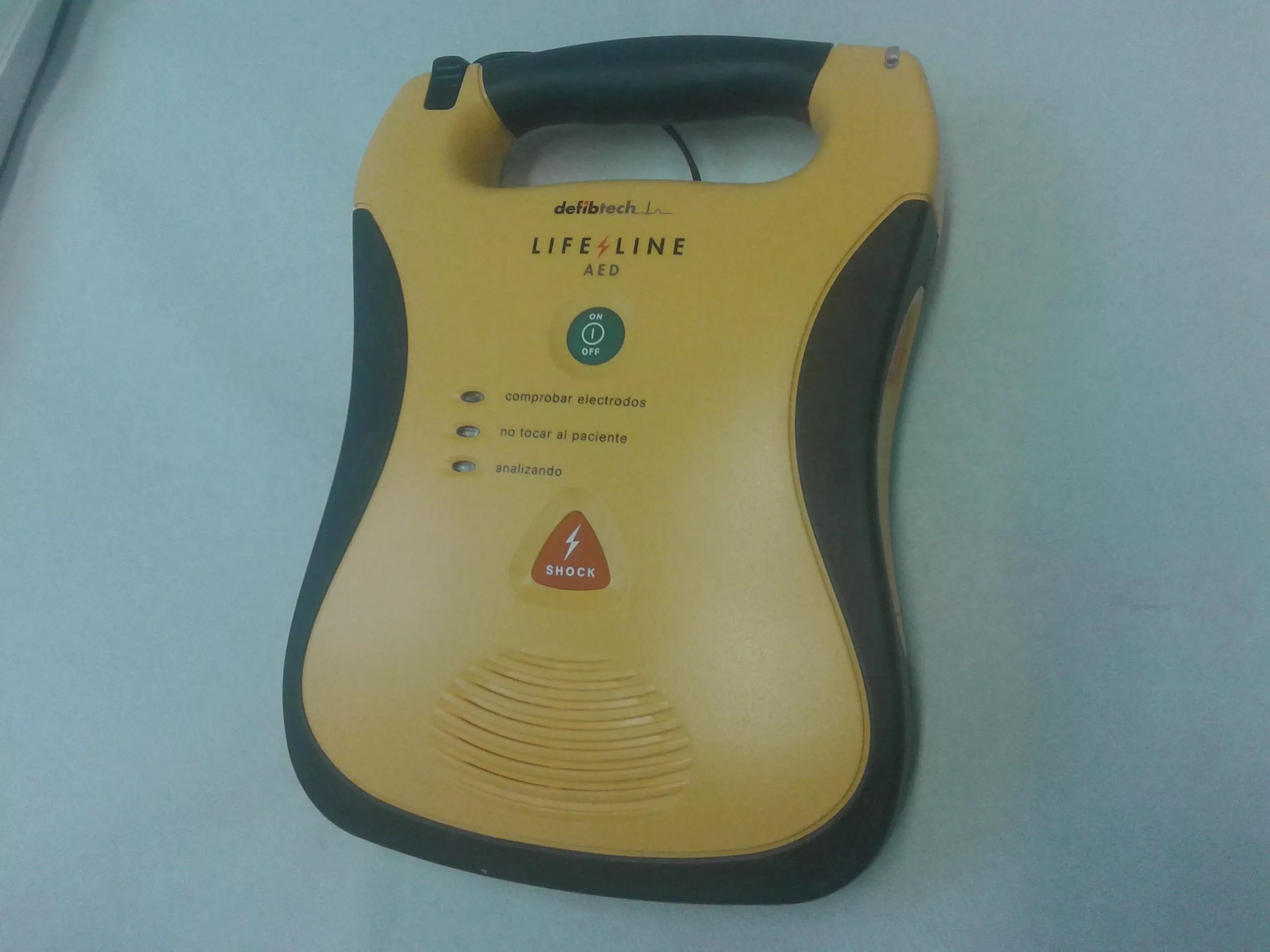 Proponemos extender los desfibriladores a todas las piscinas y a los barrios rurales