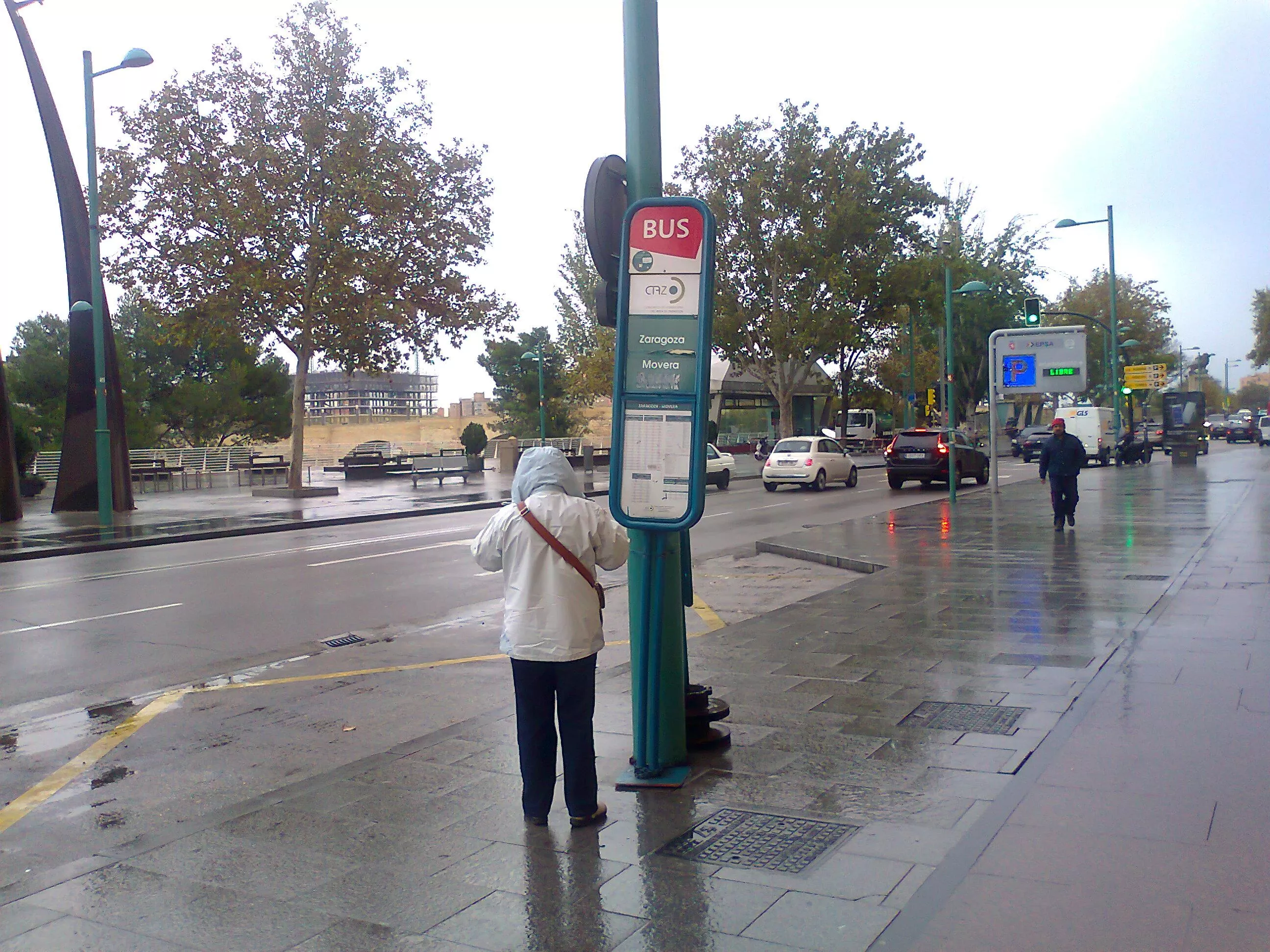 Solicitamos al Consorcio de Transporte que instale una marquesina detrás del Pilar para las líneas de bus de barrios rurales