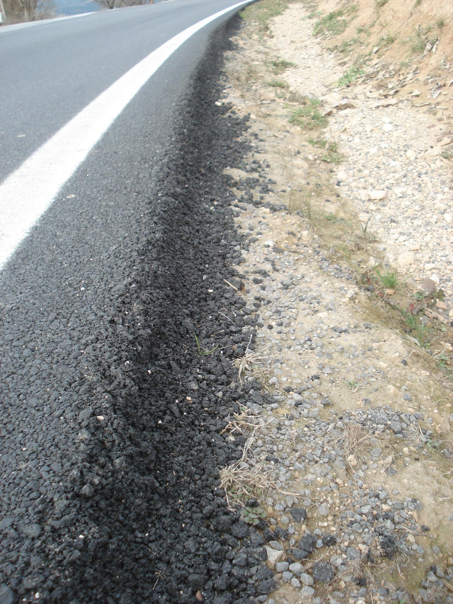 Trasladamos a las Cortes la preocupación de los vecinos de Estadilla por el riesgo de accidente en la A-133 a causa del estado del arcén