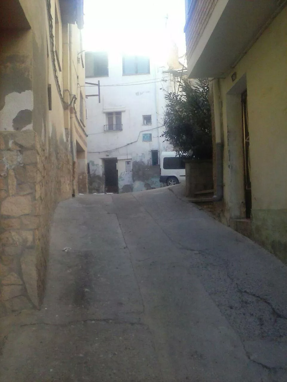 Instamos al Ayuntamiento de Fraga a instalar contenedores de residuos sólidos urbanos en calle Roqueta
