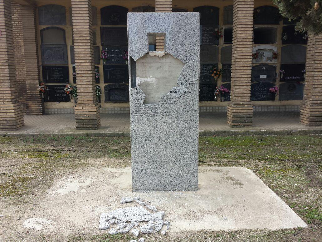 Preguntaremos en la DPZ por el atentado al monolito en memoria de los republicanos caídos en el cementerio de La Cartuja