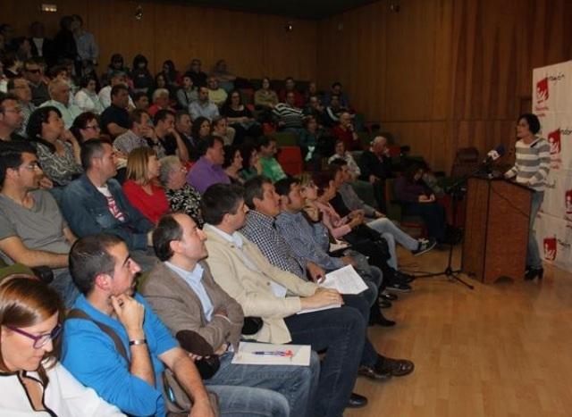 Vecinos y vecinas de Andorra llenaron el Salón de Actos de la Casa de la Cultura en el acto de presentación de la candidatura de IU Andorra a las elecciones municipales