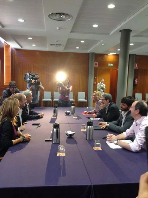 Primer encuentro con el PSOE tras las elecciones del 24M