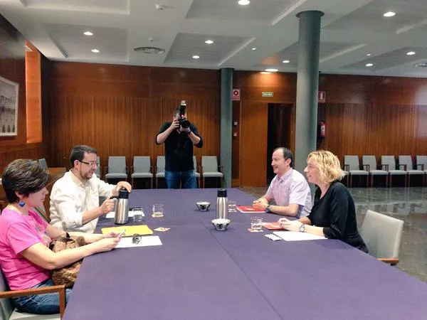 Presentamos nuestras “35 medidas para transformar Aragón”, en la primera reunión con Podemos