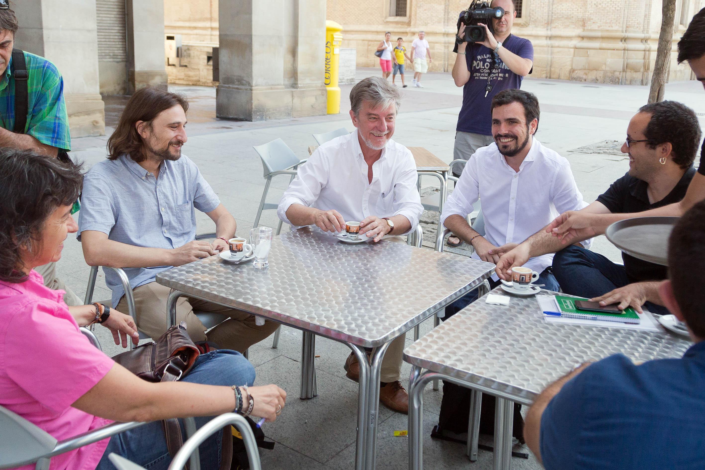 Garzón reitera en Zaragoza su apuesta por una candidatura unitaria construida desde abajo y para devolver el gobierno al pueblo