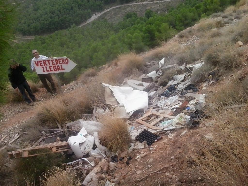 “Señalizamos” varios vertederos ilegales en el término municipal de Fraga
