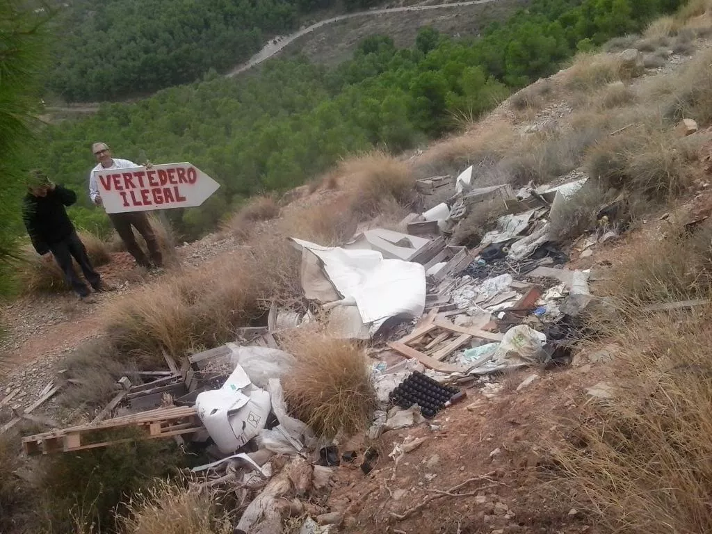 “Señalizamos” varios vertederos ilegales en el término municipal de Fraga
