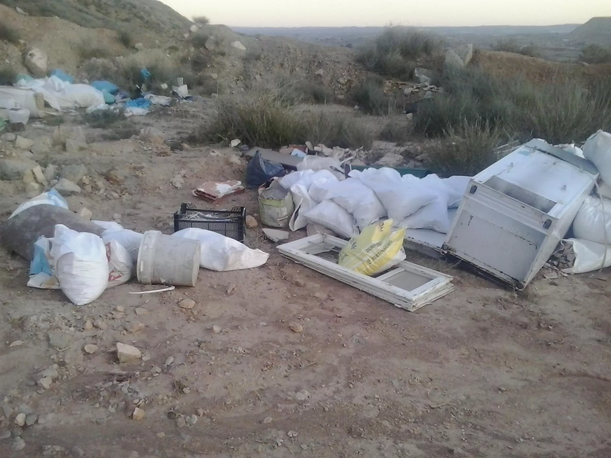 Denunciamos la existencia de otro vertedero ilegal en el término municipal de Fraga, que se suma a los diez ya denunciados