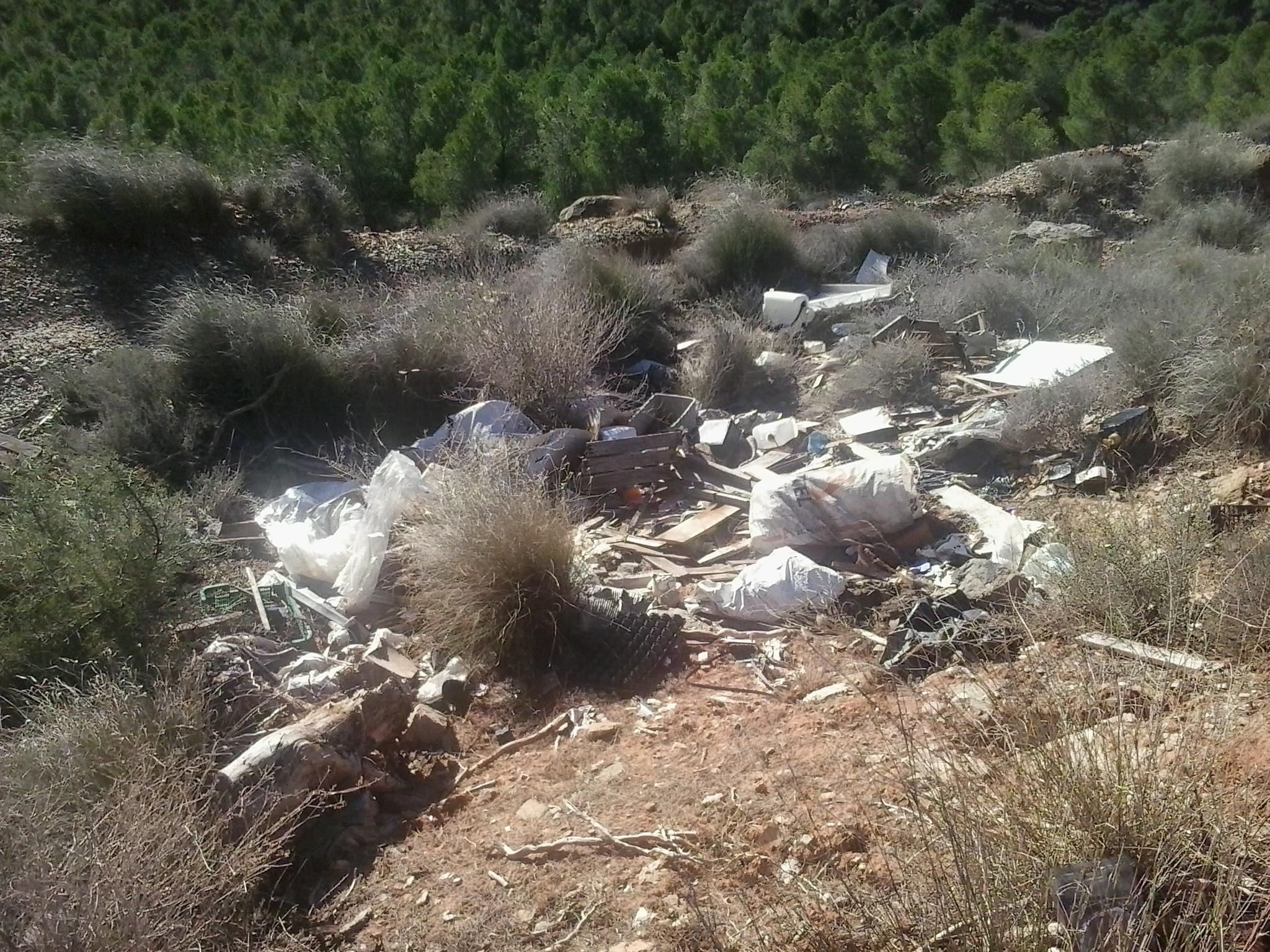 Denunciamos ante el Justicia de Aragón vertidos ilegales en varios puntos del término municipal de Fraga