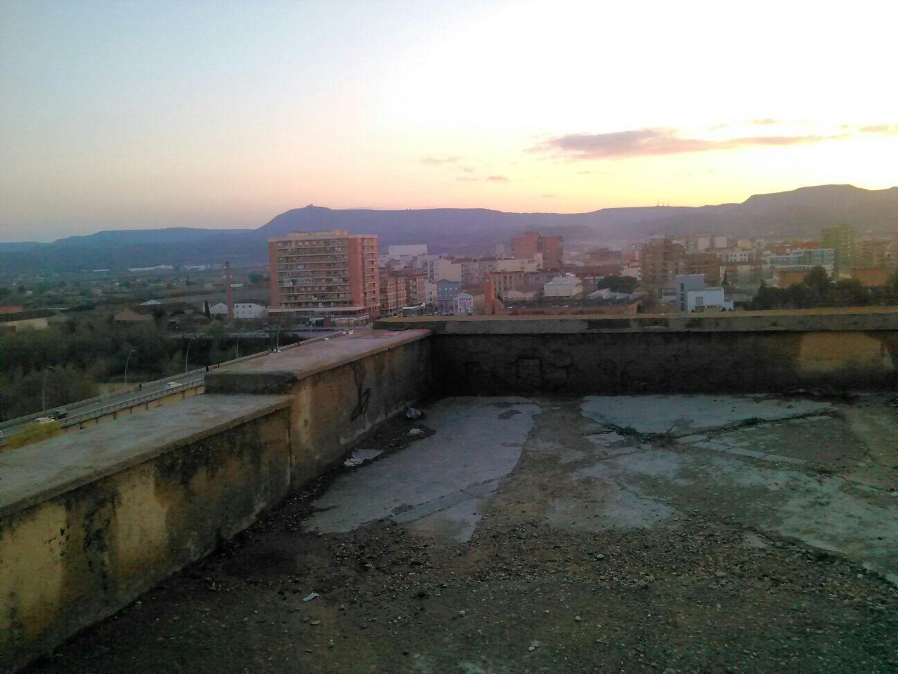 Insistimos en el vallado de una zona de las calles Roqueta y San Benito de Fraga para aumentar la seguridad de los viandantes