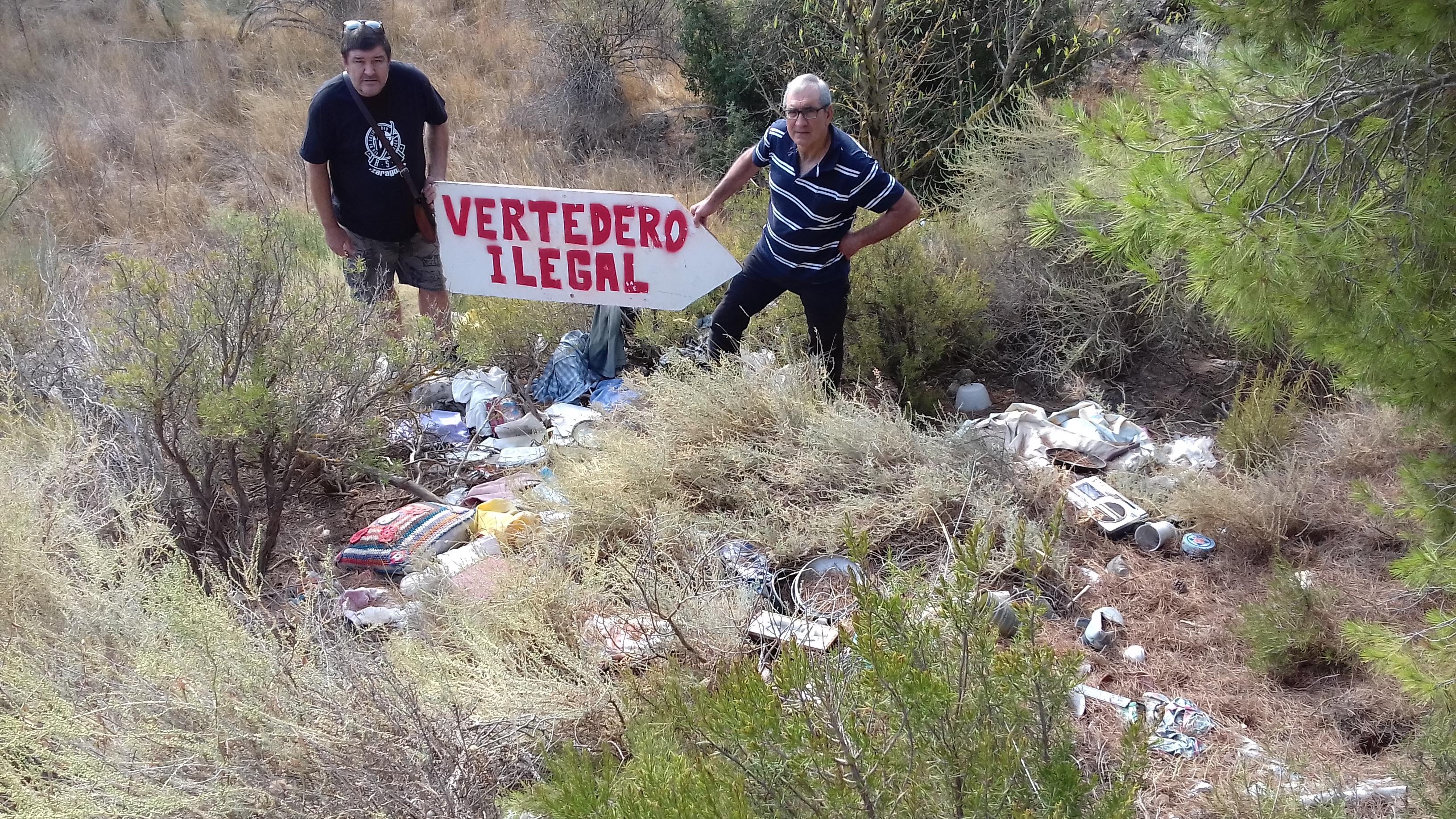 “Señalizamos” el vertedero ilegal de Vall de la Mora ante la falta de actuación del Gobierno de Aragón