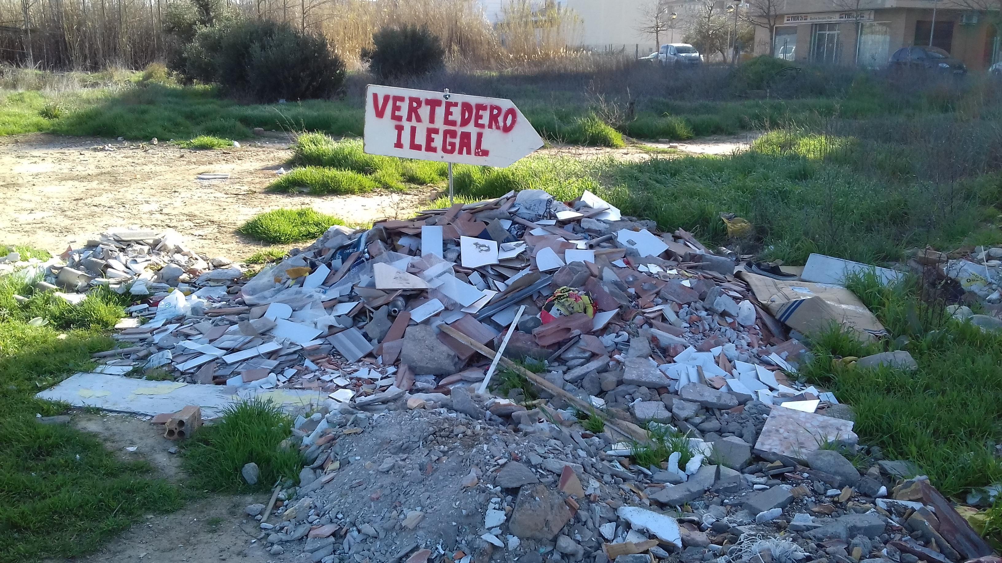 Acción simbólica para denunciar varios vertederos ilegales en el término municipal de Fraga y exigir su erradicación