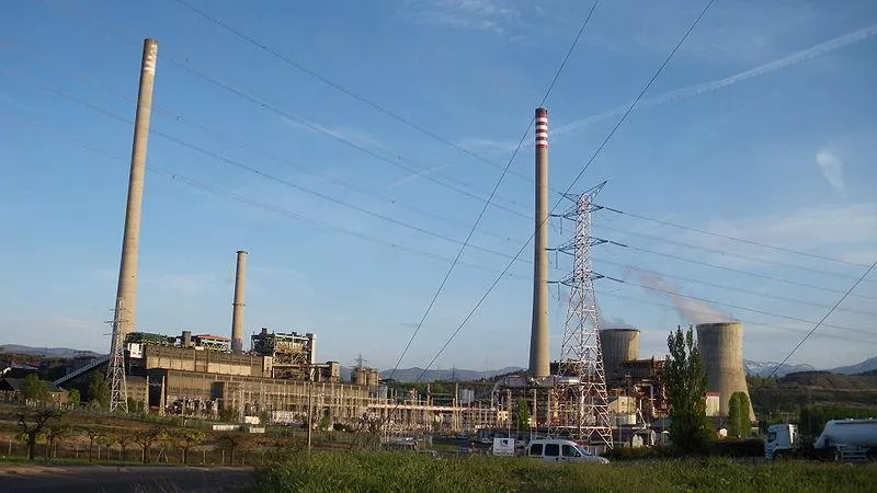 Participamos en la concentración convocada ante la central térmica de Andorra