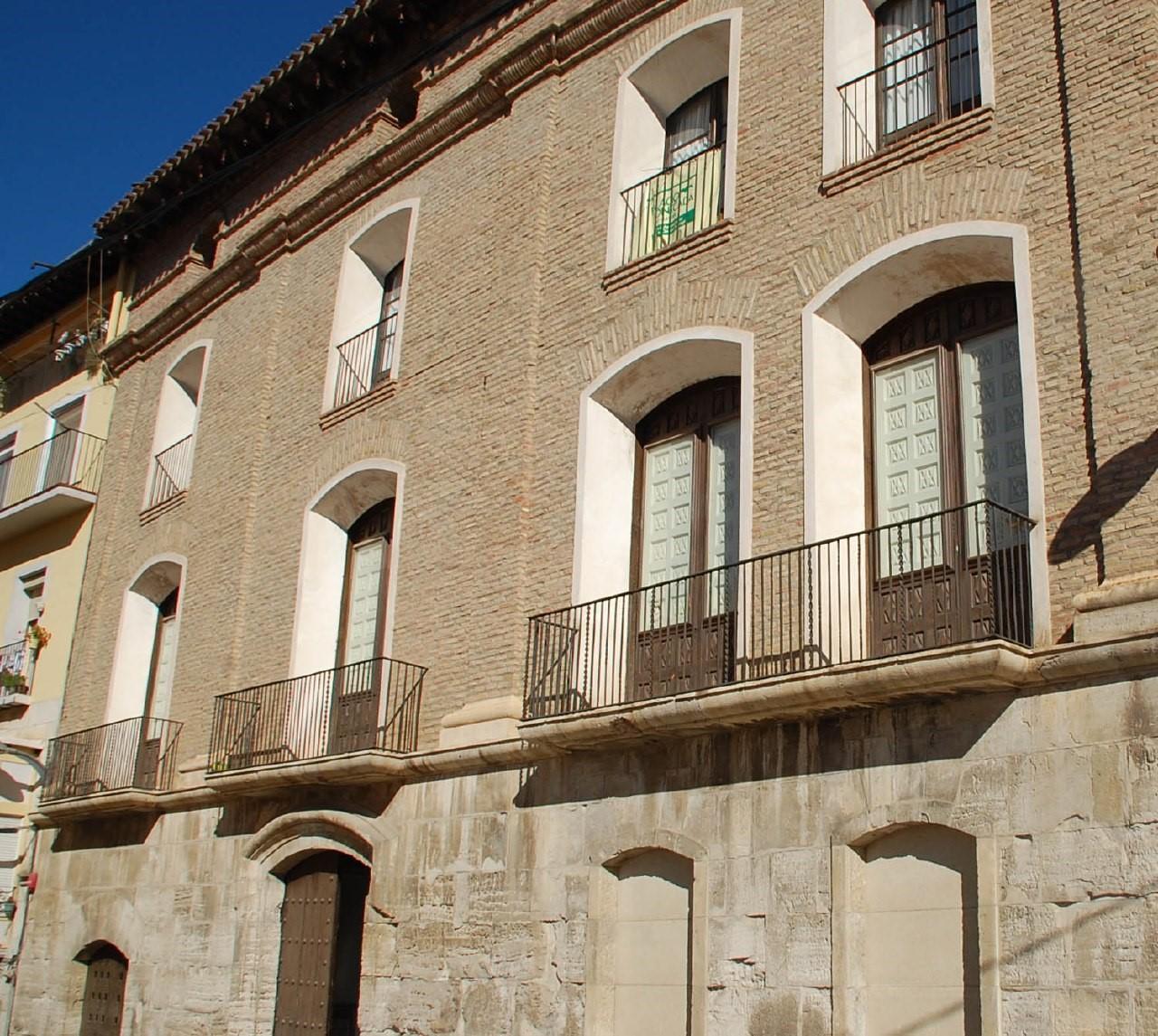 El Ayuntamiento de Fraga nos responde sobre la contratación de los monitores del Club Joven