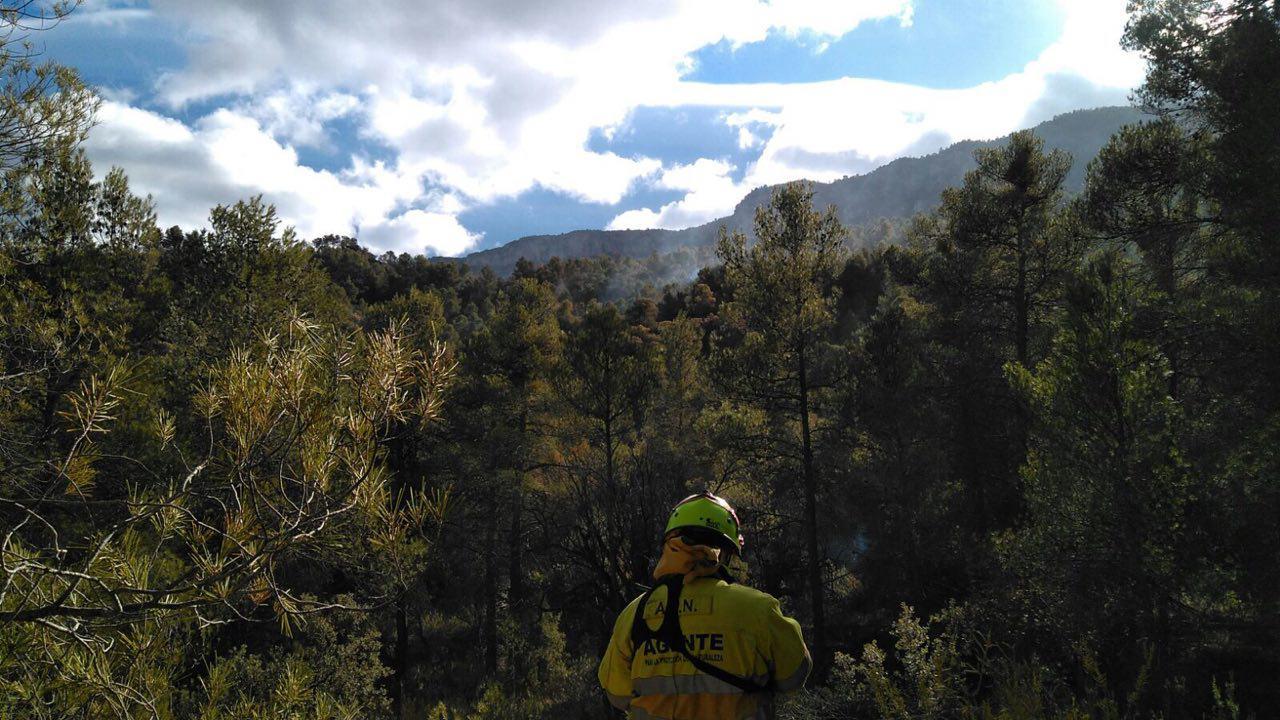 La profesionalidad de los efectivos desplegados en el incendio de Valderobres no puede esconder la escased de medios de los que disponen