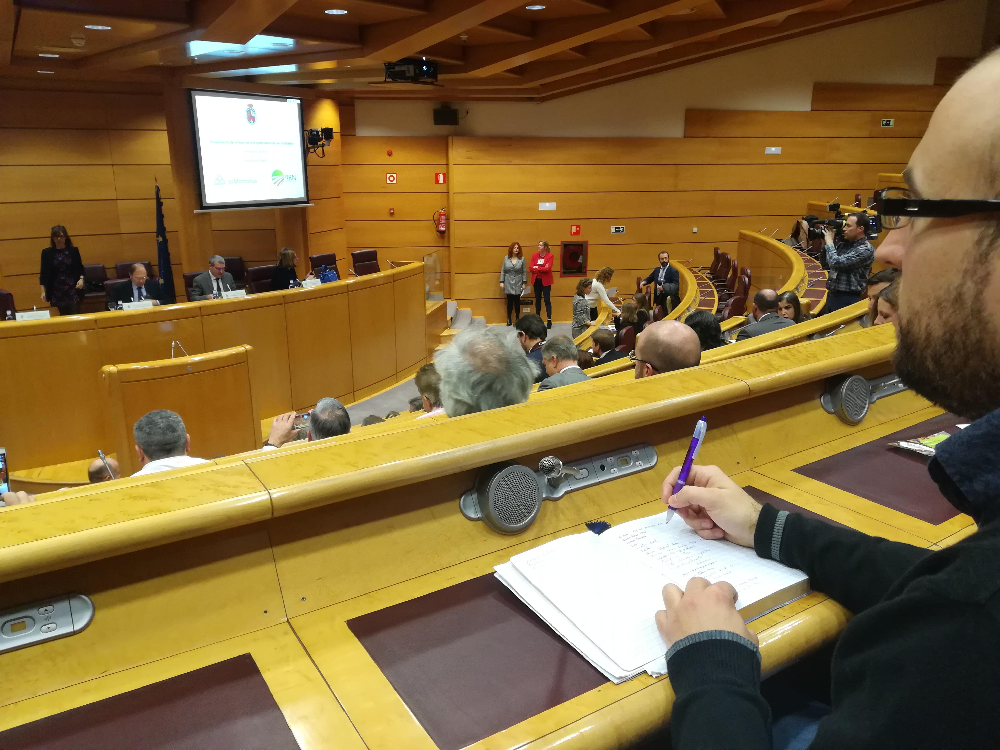 Participamos en la presentación de la guía de esMontañas en el Senado