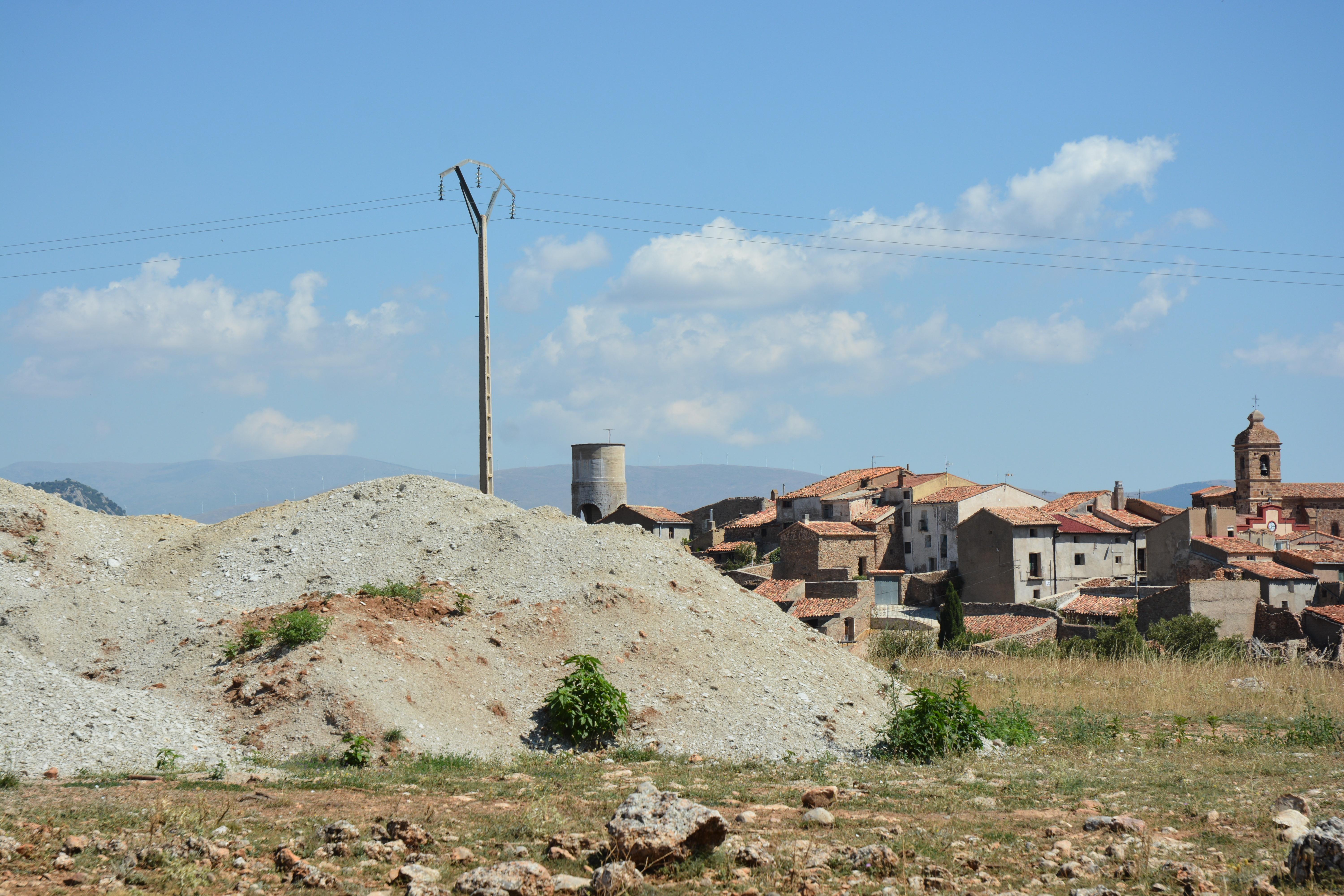 Pedimos explicaciones al Gobierno de Aragón ante el depósito de residuos peligrosos junto al casco urbano de Malanquilla