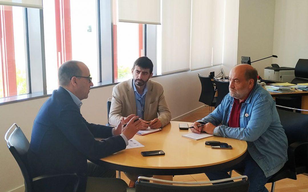 Acordamos con el consejero de Educación flexibilizar los plazos para la presentación de solicitudes de becas escolares