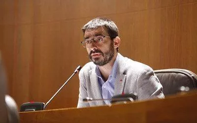 Sanz: “La estructura de atención domiciliaria al alumnado en riesgo por la Covid-19 del Departamento de Educación es bien intencionada, pero es escasa y mejorable”