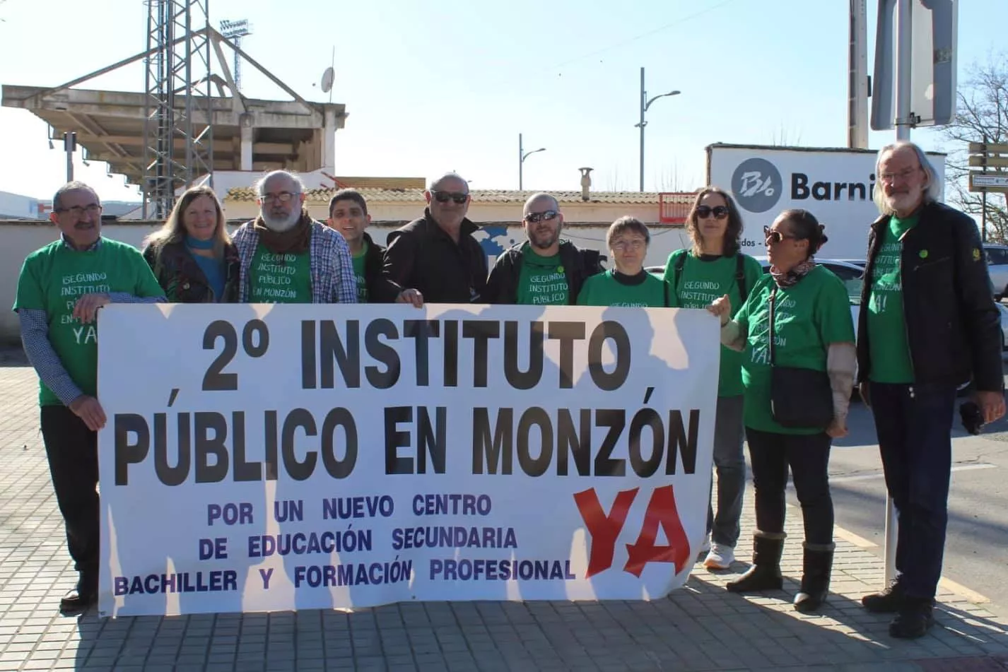 Concentración a las puertas del IES José Mor De Fuentes Monzon