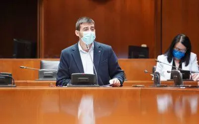 Las Cortes instan al Gobierno a adherirse a la petición de descenso de ratios presentada en el europarlamento al aprobar nuestra iniciativa