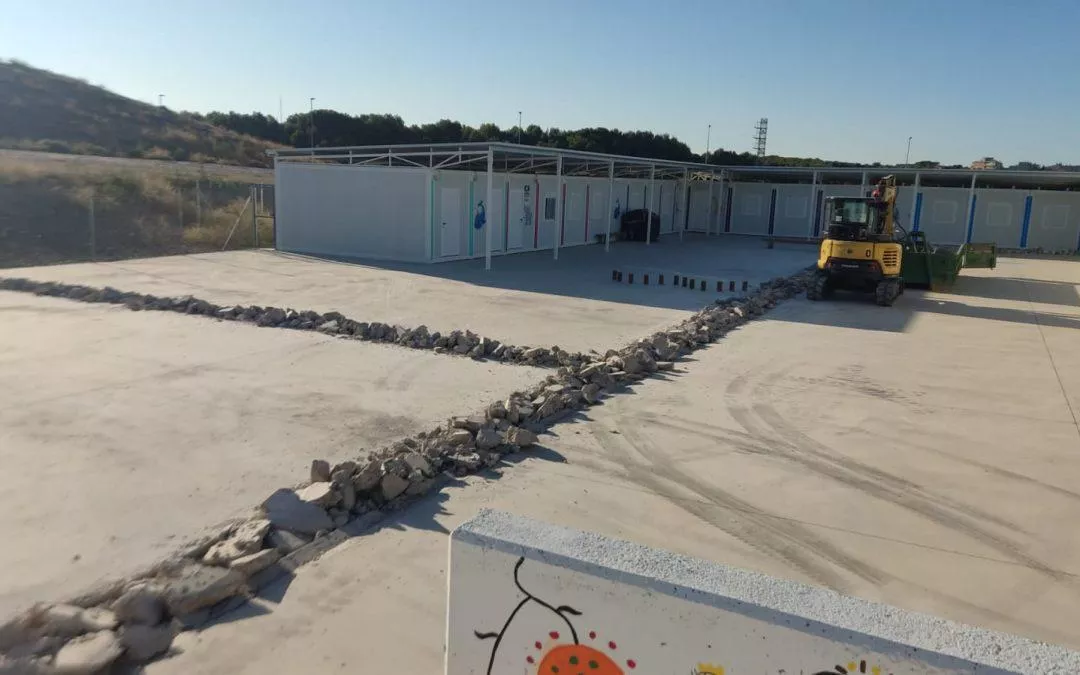 Criticamos la falta de previsión de Educación que, a 20 días del inicio del curso, no ha instalado las aulas necesarias para que los nuevos centros acojan a todo su alumnado