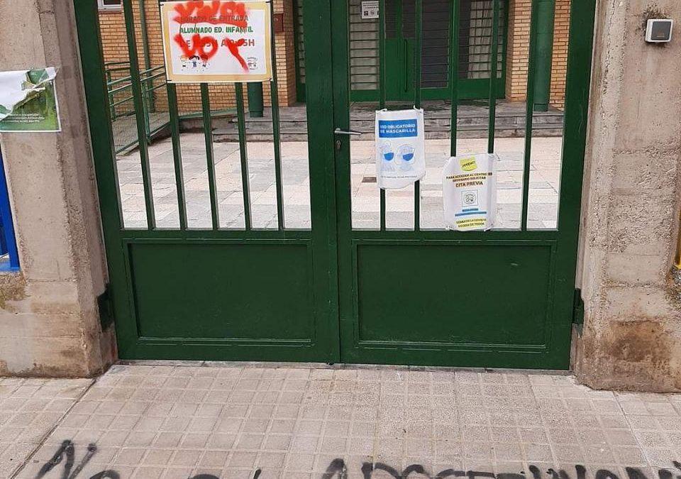 IU Huesca condena el ataque contra un colegio público oscense con pintadas de “Viva Vox”