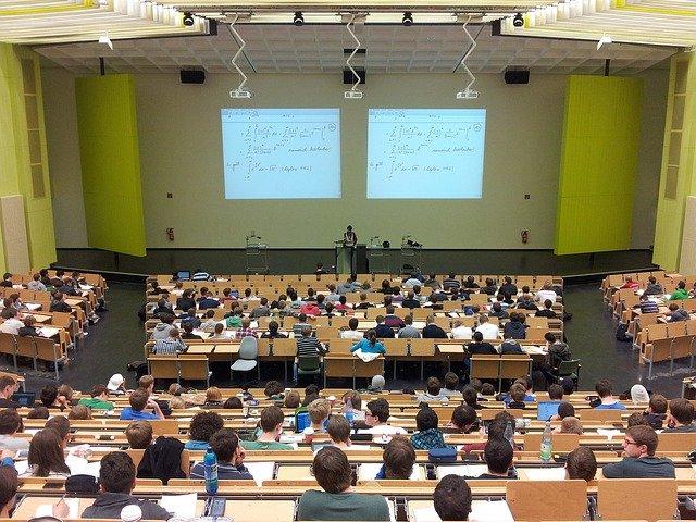 Pedimos explicaciones a Díaz por el plan de la Universidad de Zaragoza para usar una plataforma docente de pago