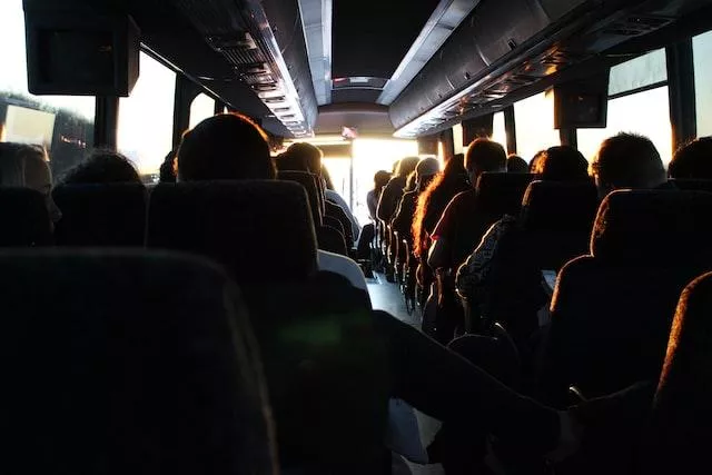 Exigimos a Educación que resuelva el problema del transporte del alumnado del IES Pirámide