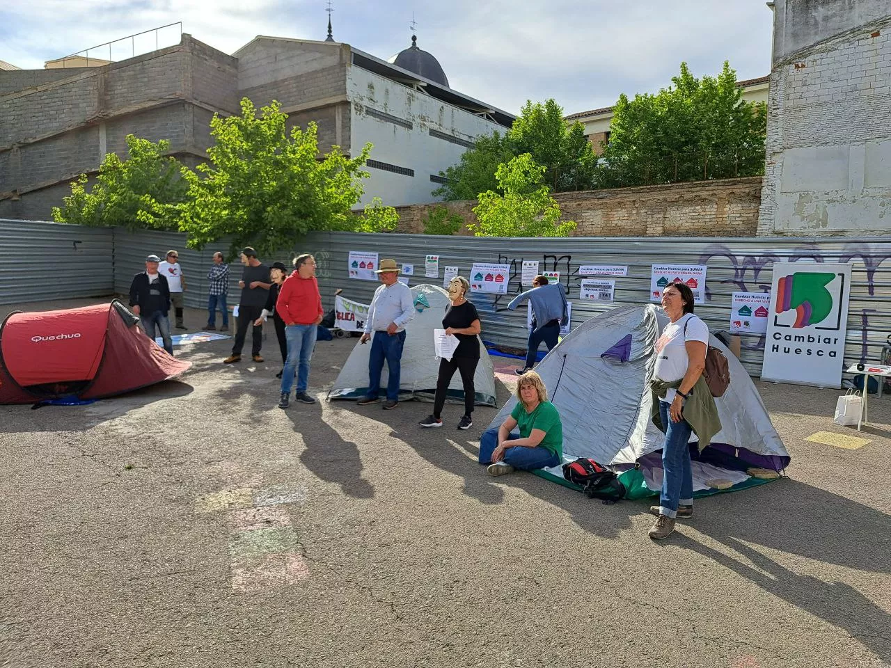 ELECCIONES 2023 / Cambiar Huesca planta tiendas de campaña ante “la falta de compromiso y voluntad política” por solucionar el problema de vivienda