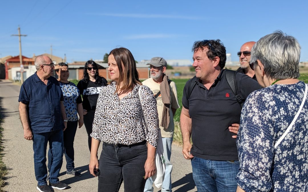 IU Aragón y Zaragoza en Común visitan la huerta de Movera para conocer el terreno afectado por la instalación de un macro parque de energía fotovoltaica